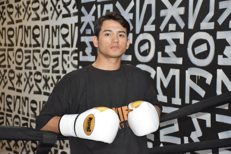 White & Gold Gloves - Image 4